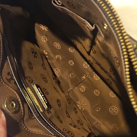 Like new Large Tory Burch Robinson Tote and Crossbody - Picture 2 of 8